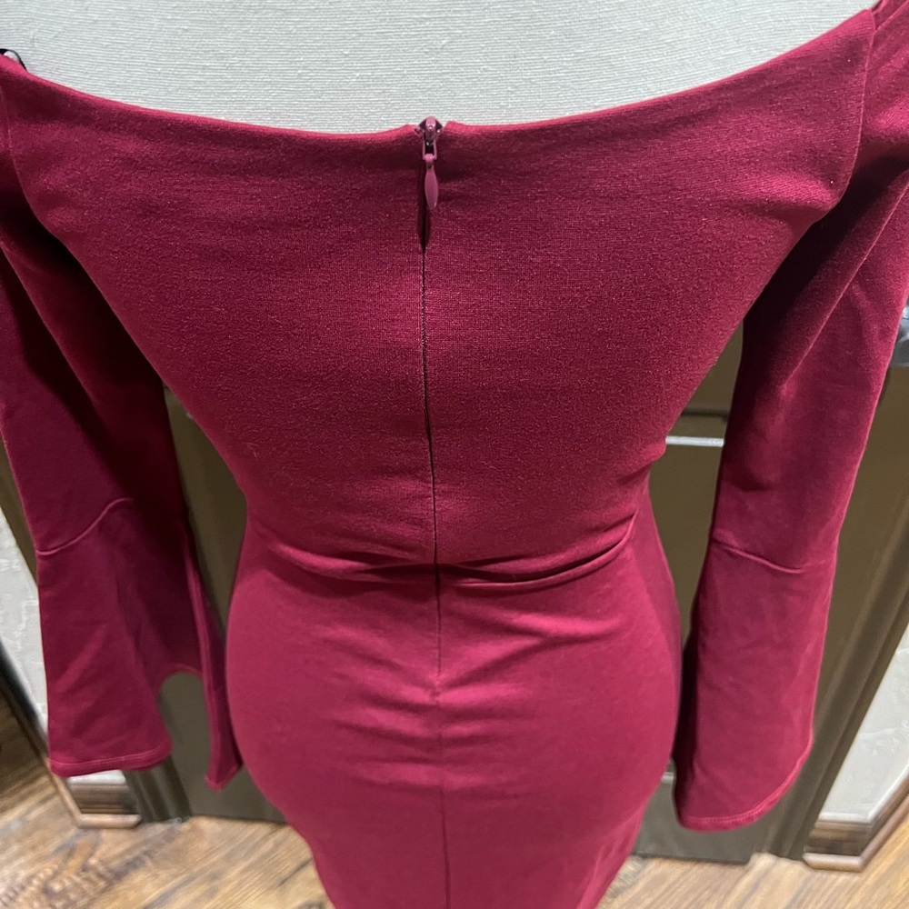 All She Wants Burgundy Off-the-Shoulder Midi Dress Size Small - Picture 7 of 7